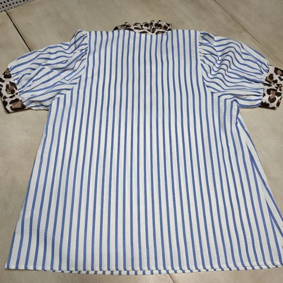 Entro Blue Striped Leopard Trim Puff Sleeve Seersucker Top - Picture 12 of 14